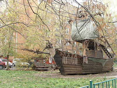 Курский агроном построил корабль у себя во дворе