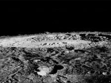 Ударный кратер Коперник на поверхности Луны (фото NASA/USGS). ( (фото NASA/USGS). )
