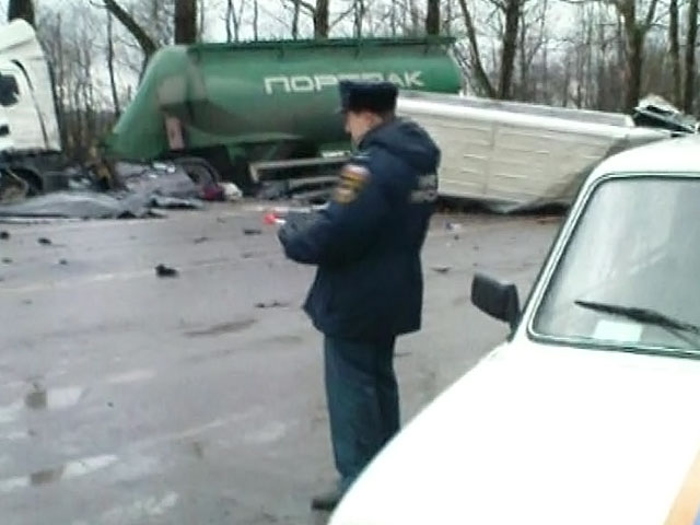Число жертв аварии под Кингисеппом увеличилось до 9 человек. Среди погибших эстонский политик Юрий Мишин (фото, видео)