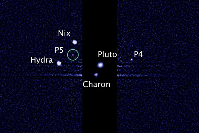 Плутон и пять его спутников на изображении, полученном с помощью телескоп "Хаббл" (иллюстрация NASA, ESA, M. Showalter, SETI institute).