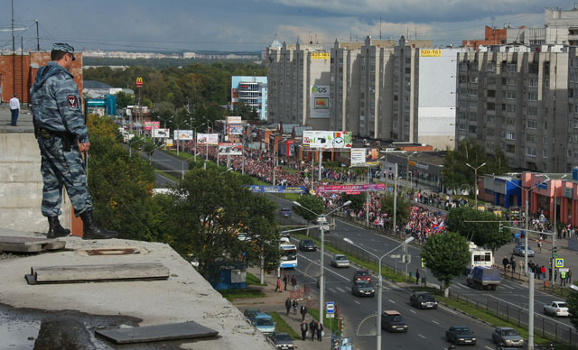 Более 20 тысяч человек приняли участие в "Марше тишины" в память о погибшем ХК "Локомотив"