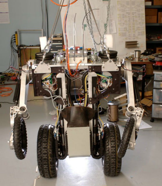 В основе будущего PatrolBot будет лежать военный робот из программы "Уличный робот-воин" (фото IHMC).