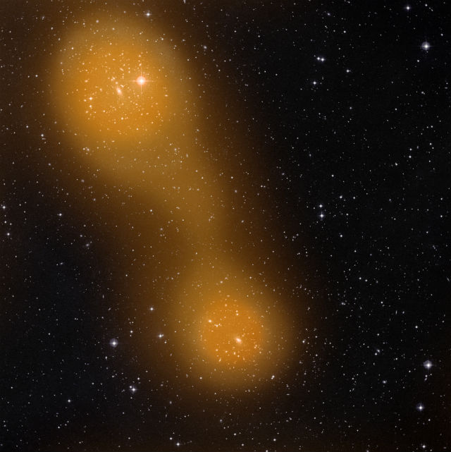 Галактические кластеры Abell 399 и Abell 401, соединённые мостом из раскалённого газа (иллюстрация ESA, Planck Collaboration, STScI Digitized Sky Survey).