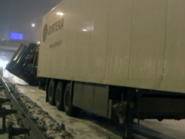 На трассе Москва-Петербург автобус столкнулся с грузовиком - 10 пострадавших