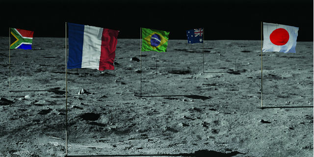 По мнению руководства компании, многие страны захотят установить на Луне свой флаг (иллюстрация Golden Spike).