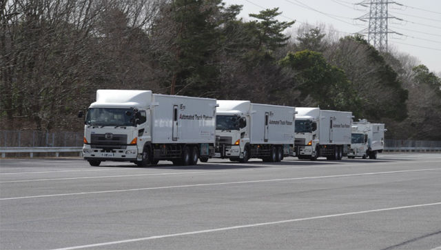 Караван японских беспилотных грузовиков (фото с сайта houseofjapan.com).