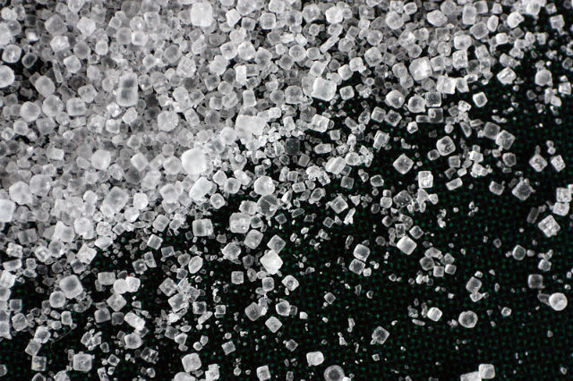 Кристаллы соли при большом увеличении (фото Edal Anton Lefterov/Wikimedia Commons).