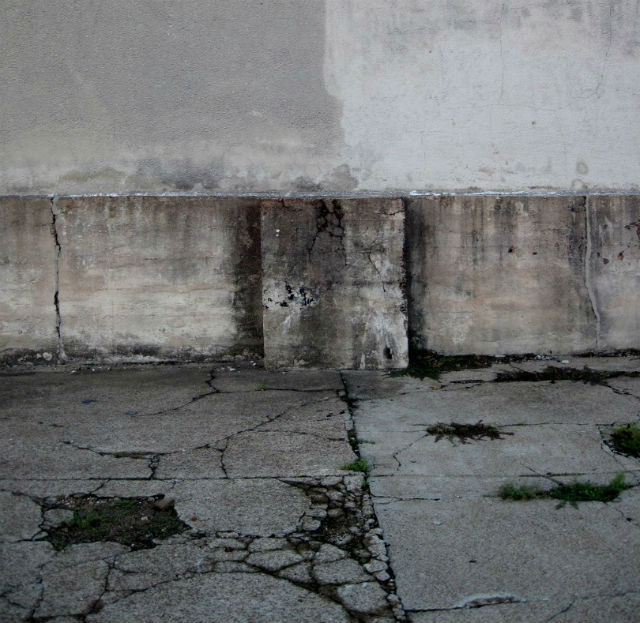 Трещины в бетоне (фото Bill Keaggy/Flickr).