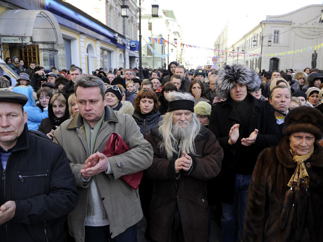 Поклонники Панина устроили драку у гроба актера