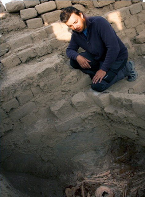 В гробнице под каменным завалом обнаружены останки 60 человек (фото Ministerio de Cultura del Perú).
