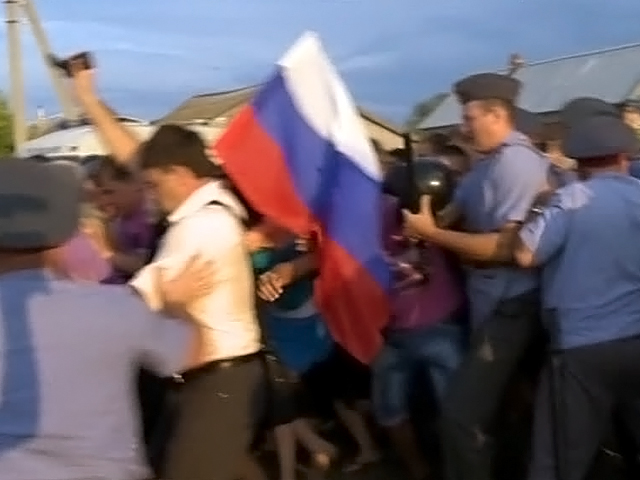 "Тихо и спокойно, по городу бегают дети": из Пугачева уехала часть радикальной чеченской молодежи "Тихо и спокойно, по городу бегают дети": из Пугачева уехала часть радикальной чеченской молодежи