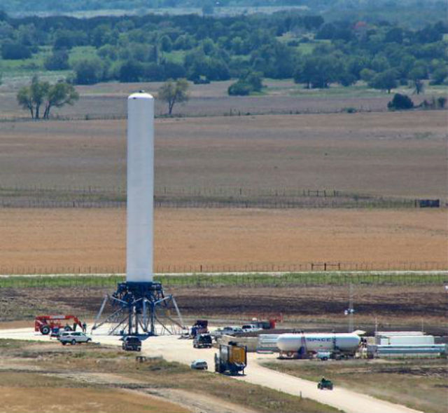 Ракета Grasshopper на испытаниях 12 сентября 2012 года 