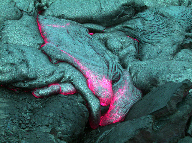 Застывшая магма — лава (фото Wikimedia Commons). 
