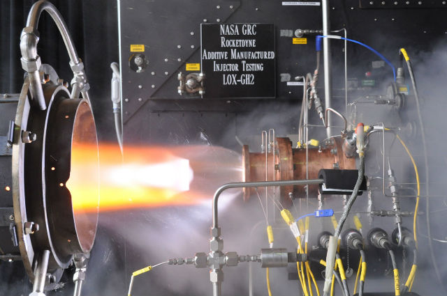 В ходе испытаний "напечатанная" форсунка подвергалась воздействию высоких температур и давления (фото NASA, Glenn Research Center). 