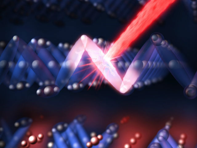 Красный лазер видимого света, направленный на образец магнетита, включает проводящее состояние всего за одну триллионную долю секунды (иллюстрация Greg Stewart/SLAC). 