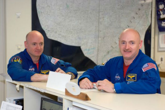 Братья Келли в 2008 году (фото NASA). 