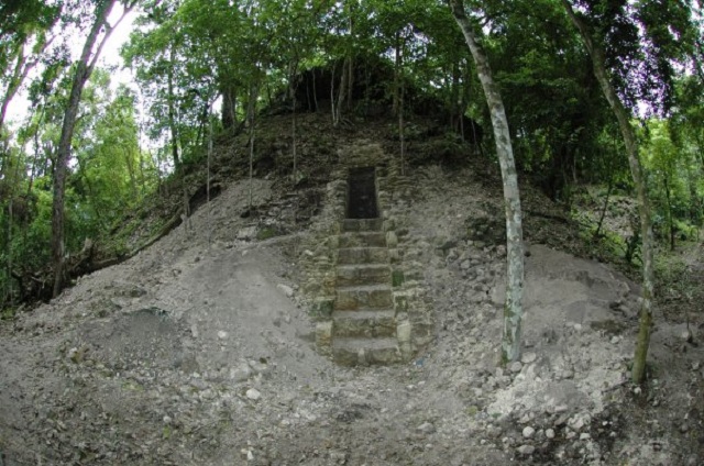 Несмотря на то, что Холмуль был обнаружен ещё в 1911 году, раскопки здесь начались лишь в начале XXI века (фото Francisco Estrada-Belli/Holmul Archaeological Project).