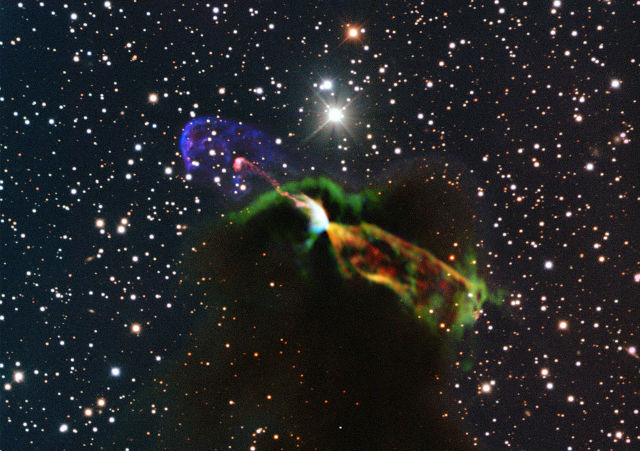 Рождение звезды на снимках, сделанных при помощи телескопов обсерватории ALMA (фото ESO/ALMA (ESO/NAOJ/NRAO)/H. Arce). 