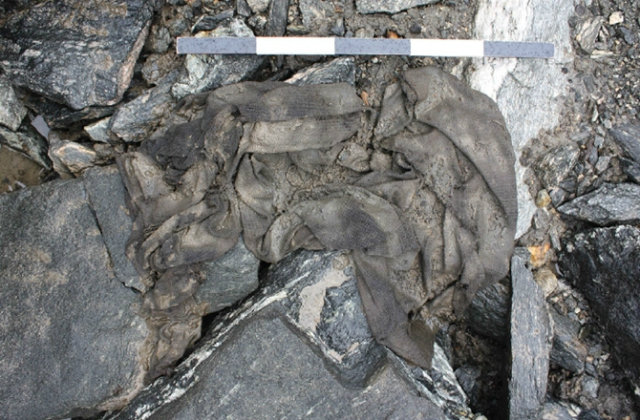 Туника была найдена во льдах норвежского ледника Лендбреен, расположенного на 200 километров выше уровня моря. Предположительно, она изготовлена между 230 и 390 годом нашей эры (фото Vivian Wangen/Kulturhistorisk museum, UiO).