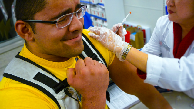 Современные вакцины могут защитить лишь от самых распространённых штаммов (фото Noodles and Beef/Flickr).