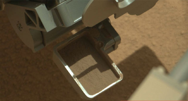 В этом образце марсианской почвы 2% воды (фото NASA/JPL-Caltech/MSSS). 