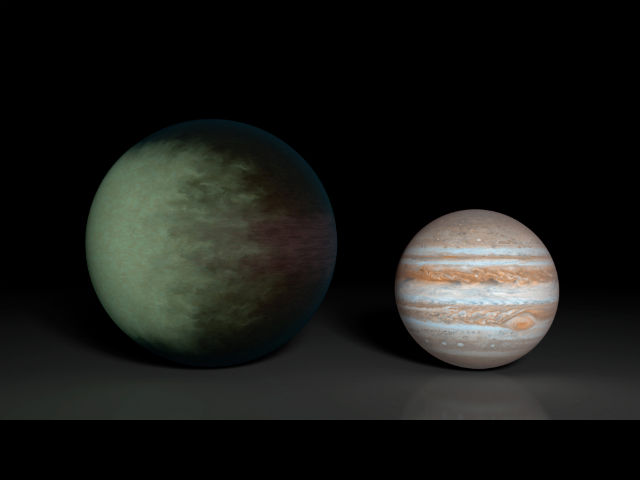 Kepler-7b (слева), в 1,5 раза превышает по радиусу Юпитер (справа). Это первая экзопланета, для которой удалось создать карту облаков (иллюстрация NASA/JPL-Caltech/MIT).
