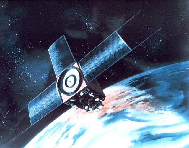 Спутники удерживаются на орбите благодаря тому, что Земля по форме не является идеальной сферой (иллюстрация NOAA Photo Library/Wikimedia Commons).