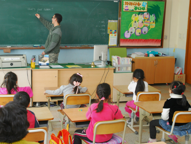 Исследование показывает, что хороший учитель может повлиять на успешное будущее своих учеников (фото USAG- Humphreys/Flickr).