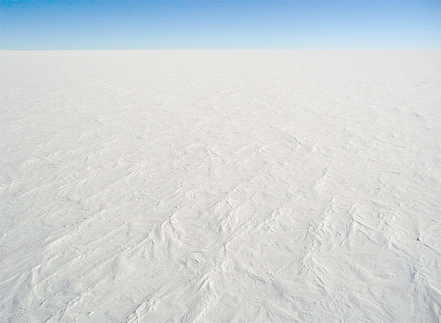 По одной из гипотез, когда-то Земля была вся покрыта льдом и снегом и напоминала гигантский снежок (фото Stephen Hudson/Wikimedia Commons). 