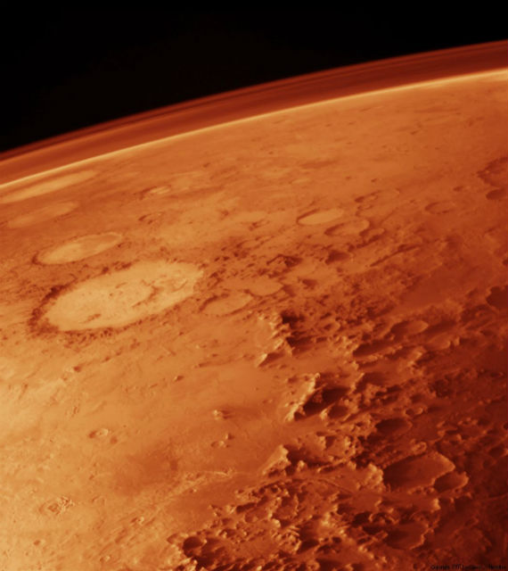 У одной супружеской пары есть шанс увидеть Марс так же близко, как космонавты МКС видят Землю (иллюстрация NASA). 