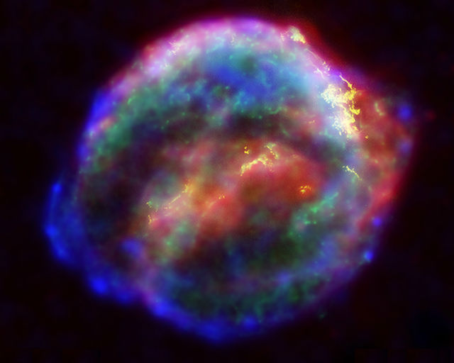 Взрыв сверхновой (фото NASA/ESA/JHU/R.Sankrit, W.Blair/Wikimedia Commons). 