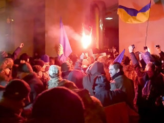 Националисты разгромили офис Рината Ахметова в Киеве