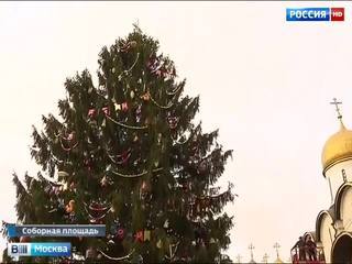 На Соборной площади Кремля засияла главная новогодняя ель страны