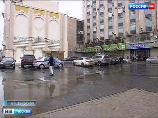 На месте "Пирамиды" образовался стихийный паркинг
