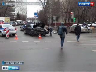 На севере Москвы в серьезном ДТП пострадали два человека