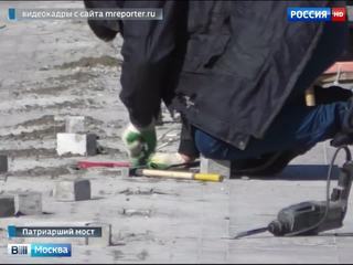 На Патриаршем мосту обновляют освещение