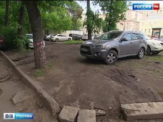 На борьбу с парковкой на московских газонах выходит новый патруль