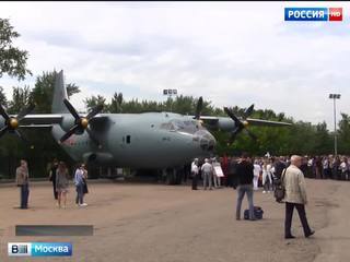 Музей военной техники в парке Победы пополнился легендарным транспортником Ан-12