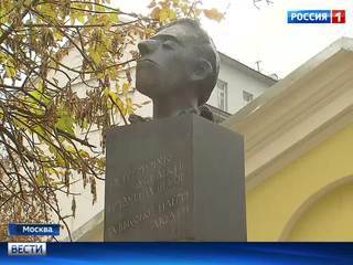Москвичи обеспокоены попыткой демонтировать памятник Мандельштаму