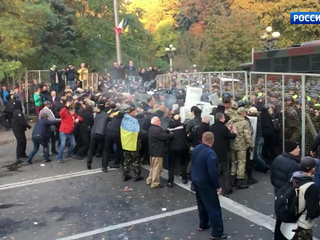В Киеве усилили охрану резиденции Порошенко
