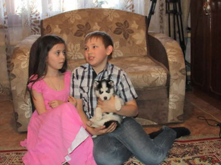Путин подарил щенка хаски девочке из Копейска