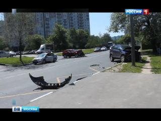 В Ореховом проезде столкнулись "Кадиллак" и "Шевроле", пострадали три человека