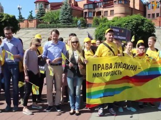На гей-параде в Киеве милиционеру перебили артерию ножом