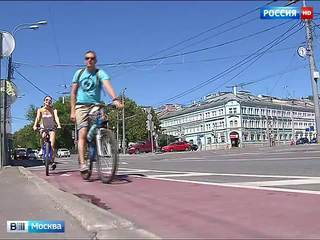 Столичные велосипедисты осваивают свою "выделенку"
