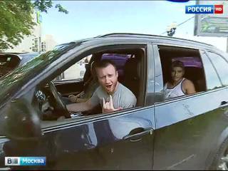 Стихийная парковка губит сквер у Андреевского моста