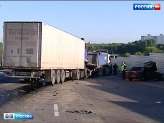 В столкновении трех автомобилей на МКАД погиб один человек