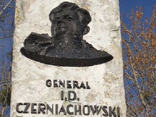 В Польше начался демонтаж памятника генералу Черняховскому
