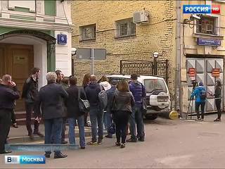 Источник: ЦБ нашел в банке "Адмиралтейский" крашенный под золото металл
