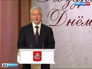 Московские учителя принимают поздравления