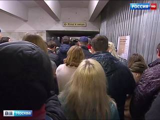Подземный переход на "Дмитровской" не справляется с пассажиропотоком